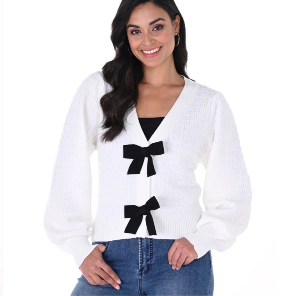 Frank Lyman White Knit Sweater With Black Decorative Bows. Textured. Size XL.